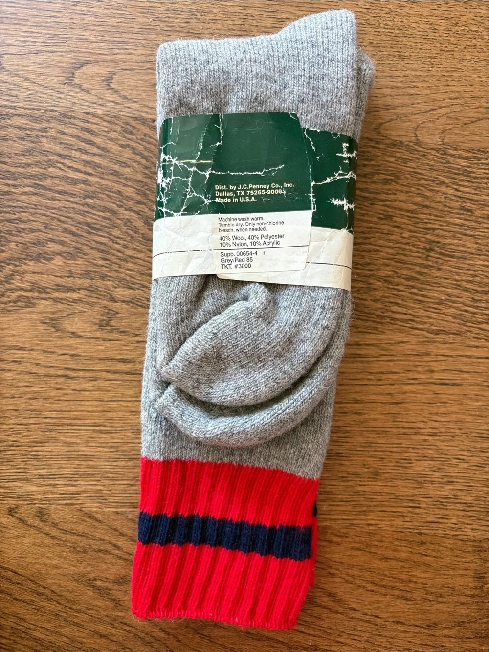 VINTAGE Made in USA St. John’s Bay Wool Blend Red & Grey Socks 10-13
